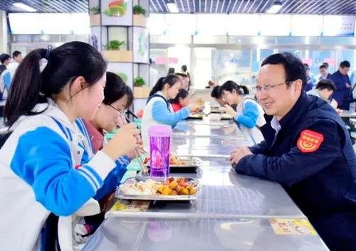 中学食堂爆料案例视频讲解,中学食堂食品安全问题引关注